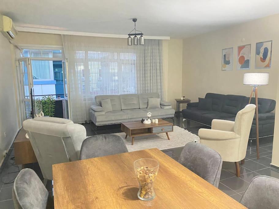 Apartamento Comfy - Spacious Flat On The Kadikoey Seaside Estambul Exterior foto