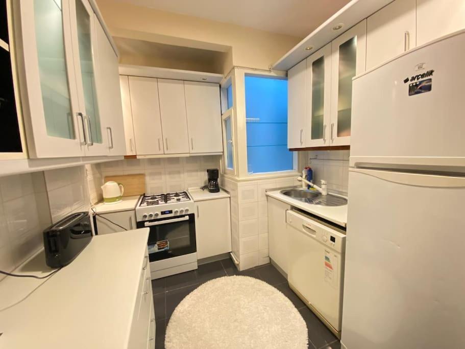 Apartamento Comfy - Spacious Flat On The Kadikoey Seaside Estambul Exterior foto