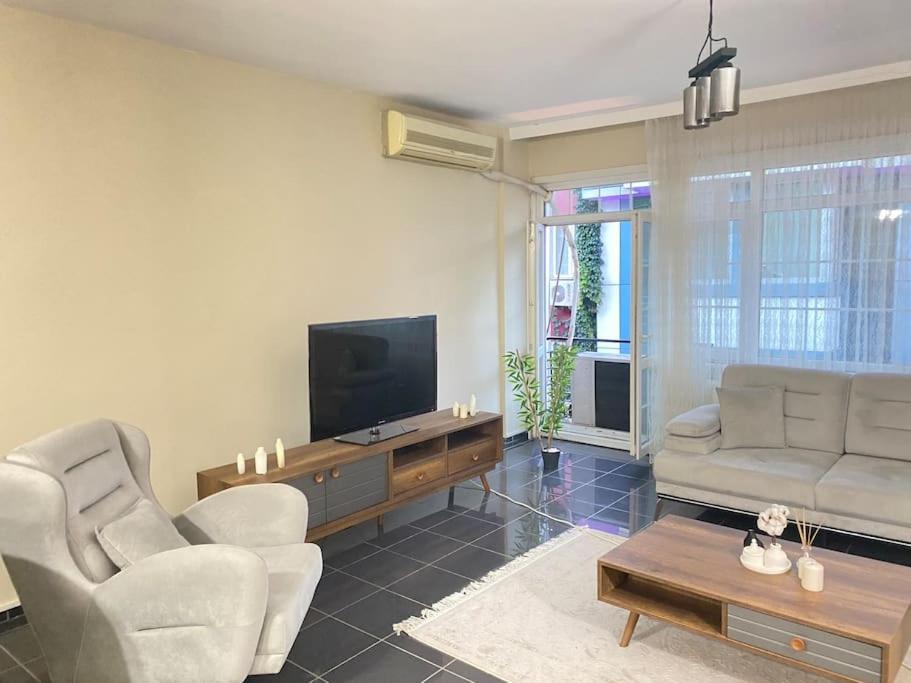 Apartamento Comfy - Spacious Flat On The Kadikoey Seaside Estambul Exterior foto