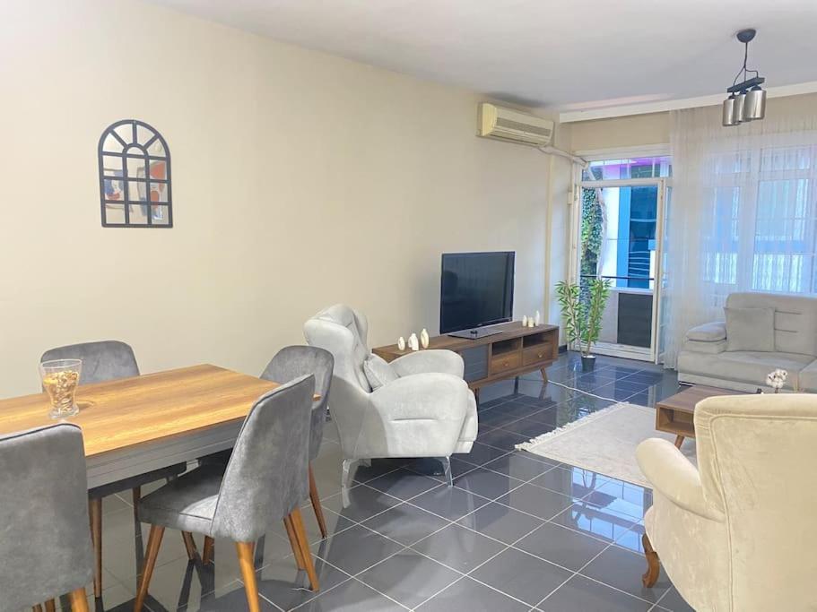 Apartamento Comfy - Spacious Flat On The Kadikoey Seaside Estambul Exterior foto